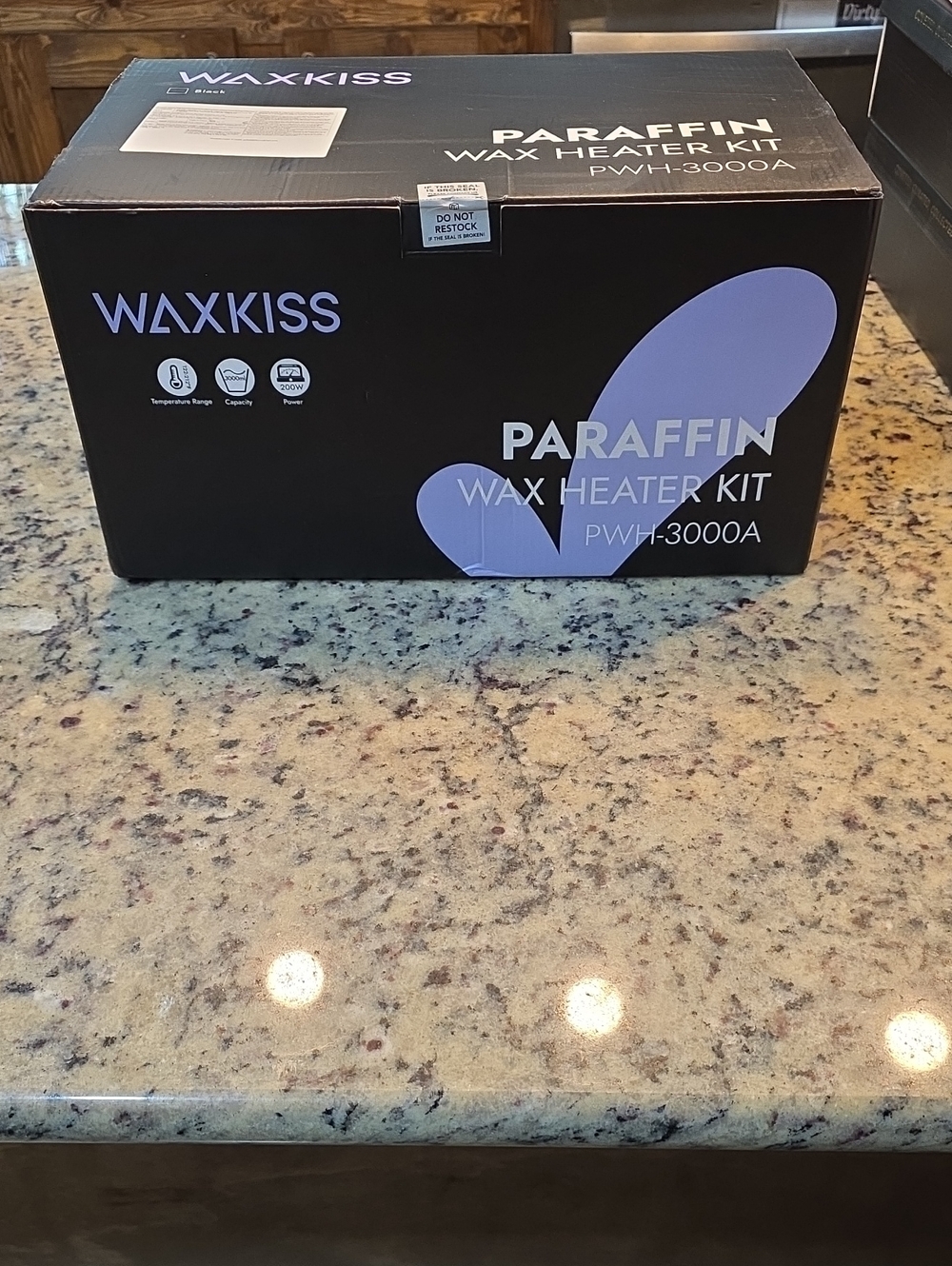 Kiss Paraffin Wax Heater Kit — Black with Lavender Accent
